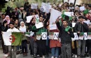 تظاهرات للطلاب الجزائريين ضد الإنتخابات