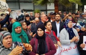 عائلات معتقلي حراك الريف بالمغرب تنظم وقفة احتجاجية
