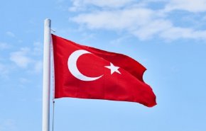 احتجاز مؤقت لموظفين ترکيين لسخريتهما من الإسلام