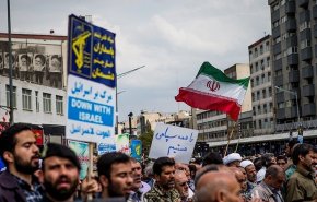 تظاهرات حاشدة تعم المدن الايرانية تنديدا باعمال الشغب 