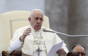 البابا فرنسيس لا يزال متشددا بخصوص عزوبية الكهنة