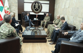 سفر سناتور آمریکایی به لبنان و دیدار با فرمانده ارتش