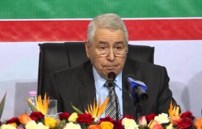 بعد اختفاء أكثر من شهر... الرئيس الجزائري المؤقت يظهر على الساحة مُجددا