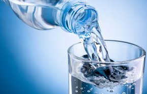 5 علامات على أنك تشرب ماء أكثر من اللازم