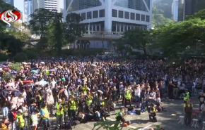 شاهد.. لهذا السبب يتظاهر الطلاب وأرباب المعاشات في هونغ كونغ