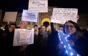 عشرات الآلاف يتظاهرون في فلورنسا الإيطالية ضد اليمين المتطرف