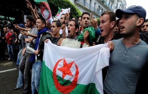 تظاهرات مردم الجزایر در مخالفت با مداخله اروپا + فیلم