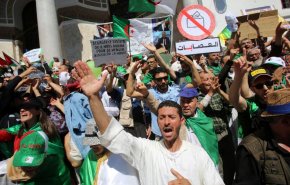 'صفعة قوية بوجه المتطاولين'... قايد صالح يدعو الجزائريين للانتخابات 