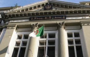 استئناف محاكمة رئيسي وزراء سابقين في الجزائر بتهم فساد