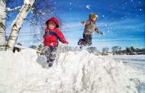 بالفيديو.. ردة فعل طفل صغير يشاهد الثلج لأول مرة