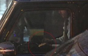 الصور تكشف بيكهام.. ماذا تفعل داخل السيارة؟