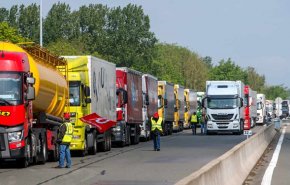 کامیون‌داران نیز به صف معترضان فرانسه پیوستند
