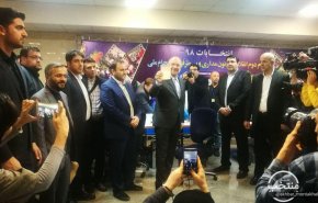 عمدة طهران السابق يترشح للانتخابات البرلمانية  (فيديو)
