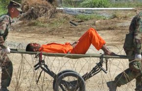 شاهد..سجين بغوانتانامو يكشف بالرسم تفاصيل تعذيبه المروعة