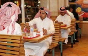 اصلاحات جدید بن سلمان؛ زنان و مردان می‌توانند از یک در وارد رستوران‌ها شوند