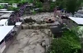 انهيارات أرضية وفيضانات تدمر المنازل في البيرو + فيديو