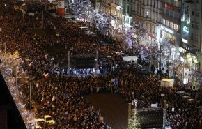 ده‌ها هزار نفر در پراگ استعفای نخست وزیر را خواستار شدند