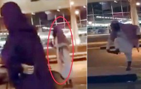 شاهد بالفيديو.. داعية سعودي يقذف امرأة بحذائه لكشفها وجهها