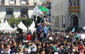 احتدام معركة الجزائر الانتخابية ورفض واسع لرموز بوتفليقة