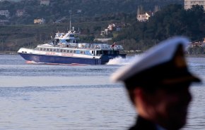 البحرية اليونانية تفتش سفينة تركية