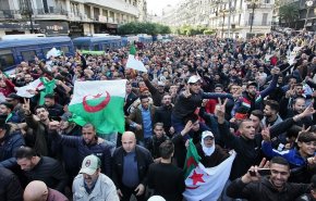تظاهرات هزاران الجزایری در واکنش به انتخاب «تبون»