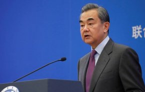 وزیر خارجه چین: هرگز تحریم یکجانبه و قلدری آمریکا را نمی‌پذیریم
