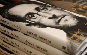 القضاء الأمريكي يحرم سنودن من مداخيل كتابه 