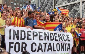 در آستانه ال‌کلاسیکو؛ صدها کاتالونیایی به خیابان ریختند