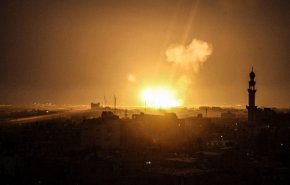 طائرات الاحتلال تقصف موقعًا غرب غزة
