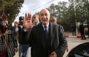 الرئيس الجزائري يتوعد بتعديل الدستور في الشهور الأولى من حكمه