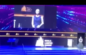 خوشامدگویی جالب ربات زن به رییس جمهور ایران در کوالالامپور+ ویدیو