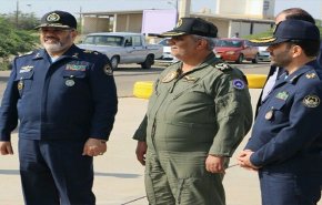  قائد سلاح الجو الايراني يتفقد مشروع تطوير مقاتلات