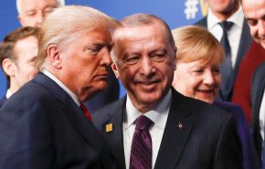 أردوغان يهدد ترامب بفرض عقوبات مماثلة