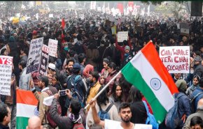 کشته شدن شماری در تظاهرات پس از نماز جمعه امروز هند/ شمار کشته ها به 14 نفر رسید