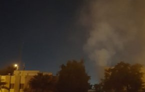 بالفيديو.. اندلاع حريق بمدرسة أمام مبنى الحكومة المحلية بكربلاء المقدسة
