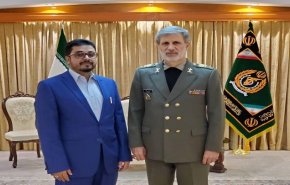 سفير اليمن بطهران يلتقي وزير الدفاع الإيراني

