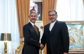 شمخاني يستقبل وزير الخارجية الهندي ويجريان محادثات