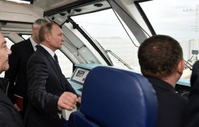 پوتین با قطار پل کریمه را افتتاح کرد