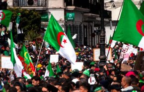 تظاهرات مردم الجزایر در مخالفت با حضور عناصر نزدیک به بوتفلیقه در حکومت