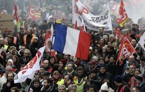 اتحادیه‌های فرانسوی خواستار اعتصابات سراسری بیشتر شدند

