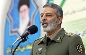 القائد العام للجيش الإيراني يرد على تهديدات ترامب