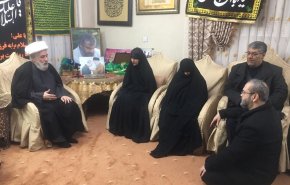 حضور شیخ نعیم قاسم در منزل شهید سلیمانی