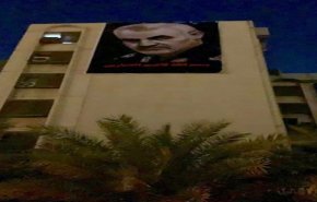 تصاویر شهید «سلیمانی» و «ابومهدی» بر ساختمان روبروی سفارت آمریکا در بغداد
