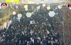 فیلم|  حضور مردم در میدان آزادی کرمان برای وداع با شهید سپهبد قاسم سلیمانی