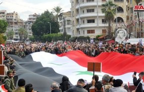 تجمع مردمی در لاذقیه سوریه در محکومیت ترور شهید سلیمانی + تصاویر