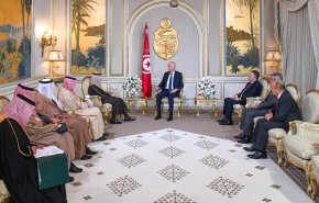 الملك السعودي يدعو الرئيس التونسي لزيارة السعودية
