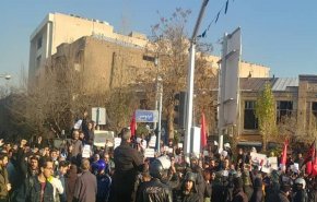 صدهاتن از مردم تهران مقابل سفارت انگلیس تجمع کردند