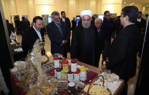 بازدید روحانی از نمایشگاه دستاوردهای فن آورانه و توانمندی های وزارت جهاد کشاورزی 