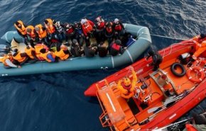 إنقاذ عشرات المهاجرين في سواحل الجنوب الإسباني