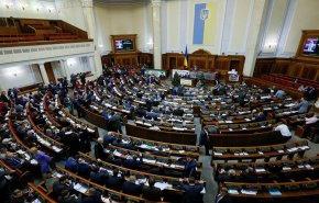 رئيس الوزراء الاوكراني يستقيل من منصبه
